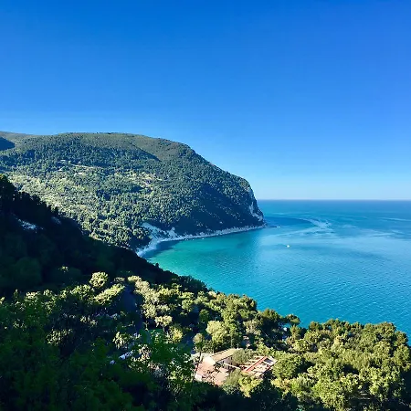 Agriturismo Bio La Tana Del Lele * Serra San Quirico